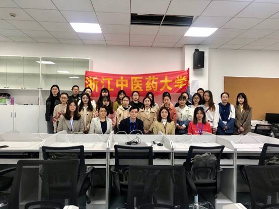说明: D:\Sun Xiaohui\我的教学\学生参赛社会实践\202102华东公共卫生技能大赛\国赛通讯稿\照片\安徽医科大学美高梅mgm1888江启成院长与我院参赛师生合影.JPG